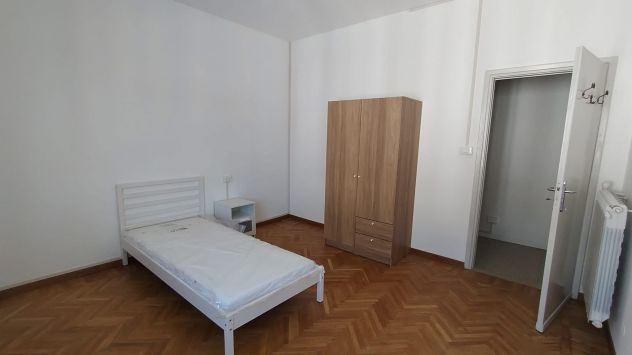 Stanza singola in Via San Felice disponibile da luglio