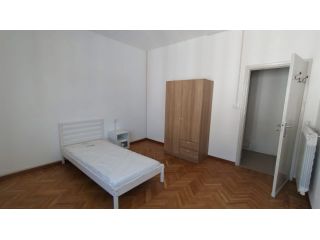 Stanza singola in Via San Felice disponibile da luglio