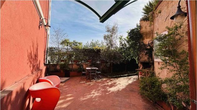 AMPIO APPARTAMENTO CON GIARDINO PRIVATO, 2 POSTI AUTO E DOPPIO INGRESSO