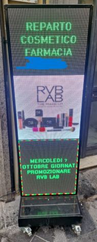 LEDwall usato 54 × 170 cm circa con ruote