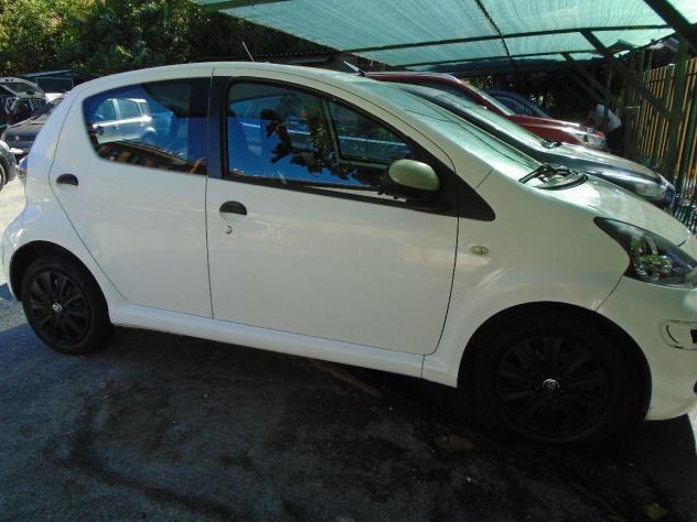 TOYOTA Aygo 12V VVT-i 5 porte Now Connect 120000 KM - Foto 3
