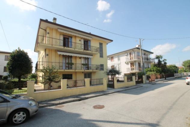 Villa di 327 m² con più di 5 locali e box auto doppio in vendita a Selvazzano Dentro - Foto 2