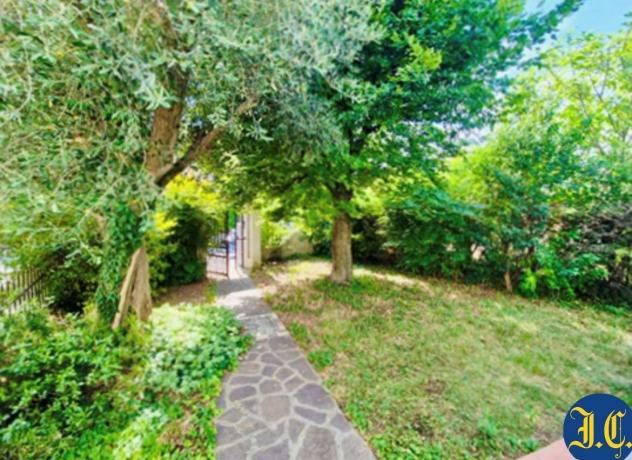 V005493 - AMPIA PORZIONE DI BIFAMILIARE CON GIARDINO, TAVERNA E MANSARDA - Foto 9