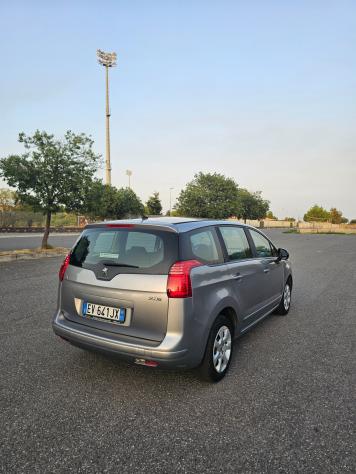 Peugeot 5008 1.6 HDi 115CV 7 posti unico proprietario - Foto 5