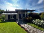 Villa di 314 m² con più di 5 locali e box auto doppio in vendita a Azzate
