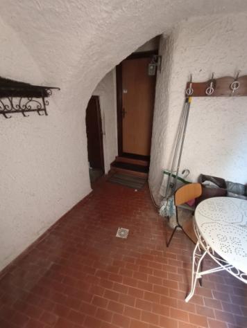 VENDESI A VILLA FARALDI RUSTICO DI 50MQ E CANTINE SOTTOSTANTI - Foto 9