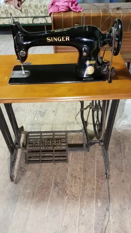 SINGER - MACCHINA DA CUCIRE A PEDALE anno 1937.