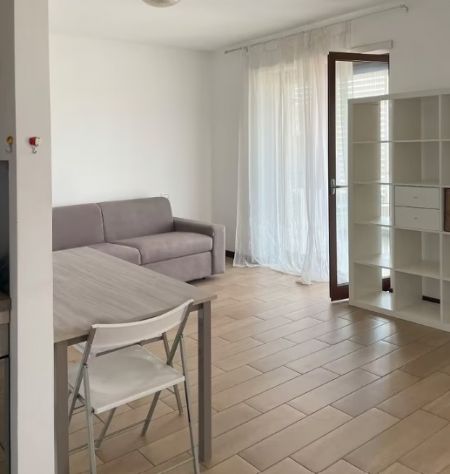 FONTE LAURENTINA MONOLOCALE CON 2 POSTI AUTO