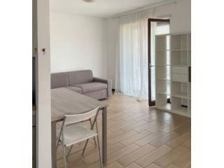 FONTE LAURENTINA MONOLOCALE CON 2 POSTI AUTO