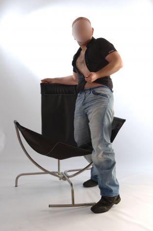 Daddy 40enne cerca ragazzo giovane/giovanissimo dai tratti femminili Tel:3500067959