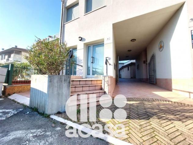 AFFITTASI NEGOZIO/UFFICIO ADIACENTE AL PORTOCANALE - Foto 12