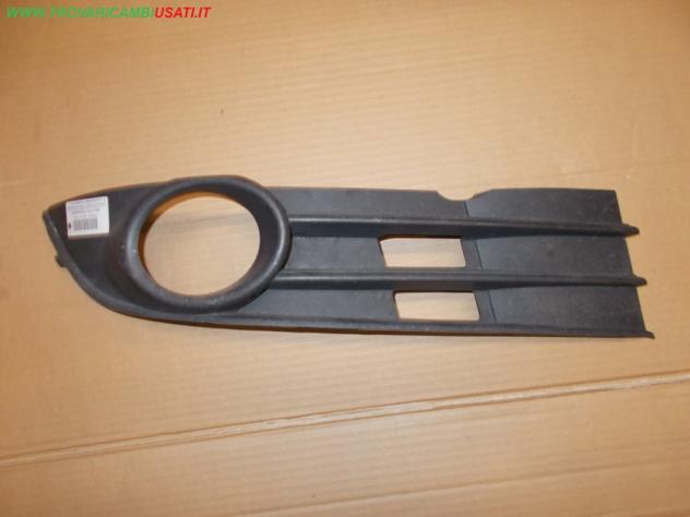 CORNICE PROIETTORE FENDINEBBIA D. VOLKSWAGEN TOURAN (1T) 999-U51720 Carrozzeria  Lamierati esterni  Paraurti  Griglia di ven VOLKSWAGEN - TOURAN - 200