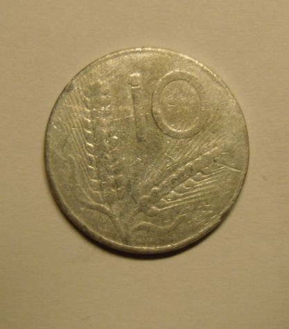 MONETA DA 10 LIRE DEL 1951 MANCA E FIRMA E (R) DI ROMA GIRATA DI 90° CIRCA .-