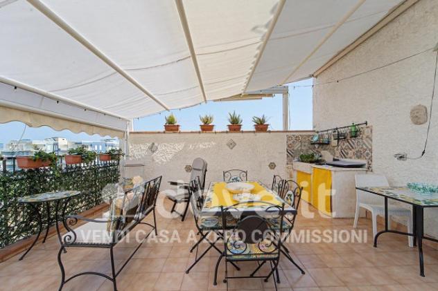 Attico / Mansarda di 57 m² con 3 locali in vendita a Giardini-Naxos