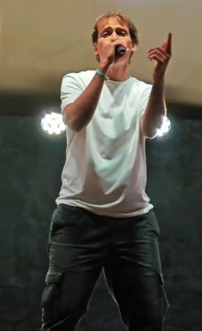 APPASSIONATI DELLO SHOW ? NON CERCHIAMO PERFORMER MA RAGAZZI CHE AMANO ESEBIRSI