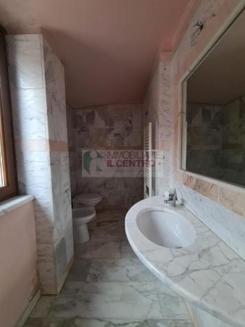Semindipendente di ampia metratura con giardino privato e garage - Foto 7