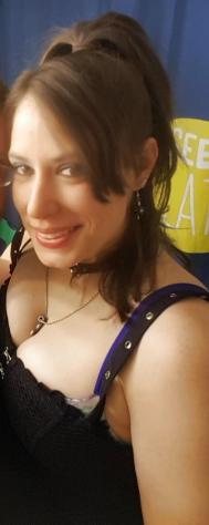 Elenora, stufa di stare sola senza un uomo Tel: