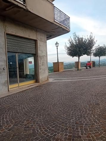 Locale commerciale in vendita a Orsogna