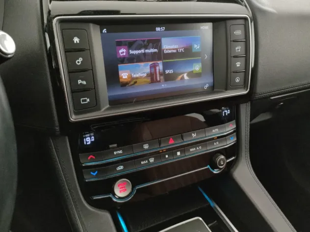 JAGUAR F-PACE 2.0D I4 PORTFOLIO AWD 240CV AUTO MY18 - Foto 4