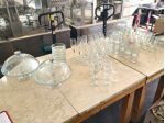 bicchieri e caraffe per bar usati
