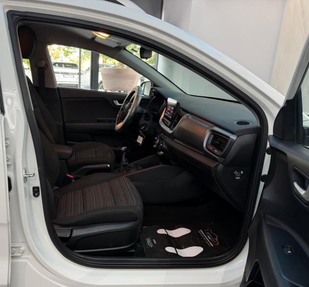 Kia Stonic 1.0 T-GDi 100 CV MHEV iMT GT Line - Foto 8