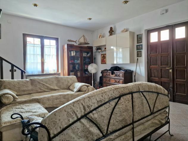 MARINA DI MASSA, periferia vicino al mare, proponiamo porzione di villa bifamiliare con giardino privato su tre lati. Si compone di soggiorno, ampia c - Foto 8