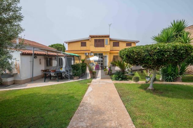 Villa singola in vendita a Ragusa, Bruscé