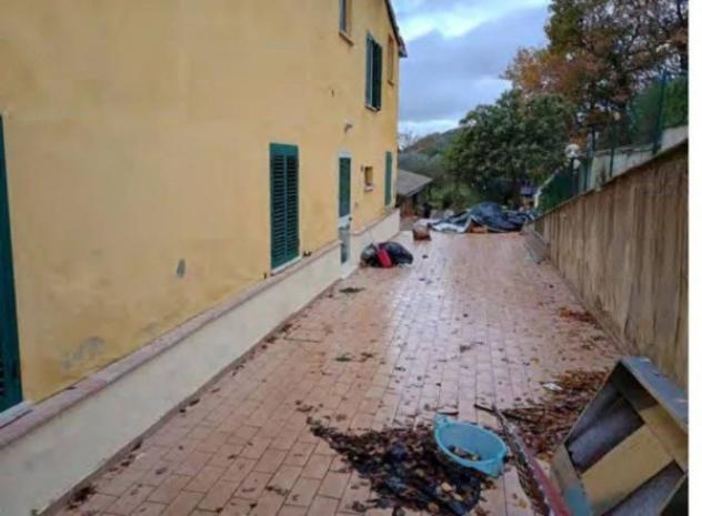 Immobile in asta di 177 m² con più di 5 locali e box auto in vendita a Assisi - Foto 2