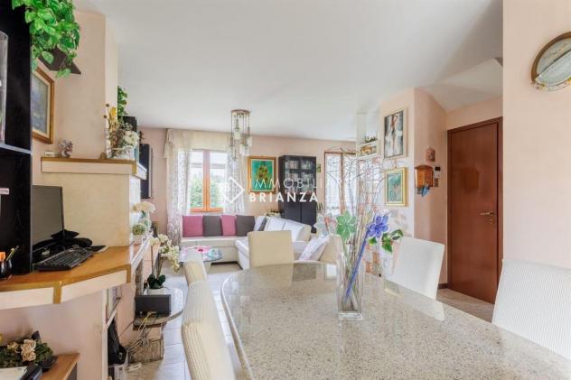 CARNATE: IN VENDITA VILLETTA BIFAMIGLIARE CON GIARDINO - Foto 2