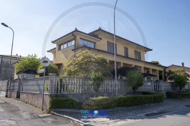 RIF. CC6248 - VISTARINO - Frazione di Buttirago - Villa indipendente: 2 appartamenti, box, magazzino, taverna, giardino.
