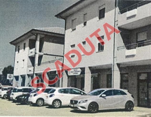 Immobile in asta di 780 m² con più di 5 locali in vendita a Camerino