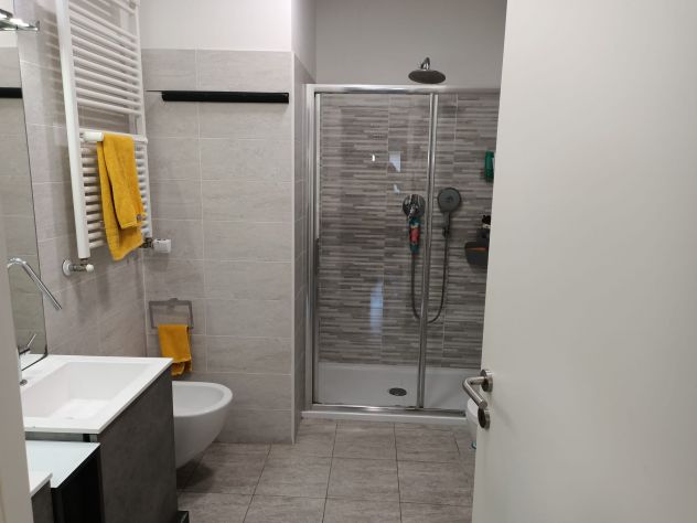 Arredamento completo appartamento moderno – cucina, camere, soggiorno - Foto 4