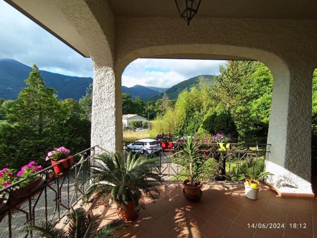 Villa di mq 350 .
Composta da due abitazioni che si vendono in blocco
Nel verde e ben esposta al sole
Poco distante dal centro - Foto 3