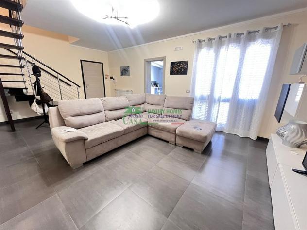 Rif: 2762 - COMISO – Appartamento rifinito su due livelli con ampia veranda e garage, zona Carabinieri - Foto 4