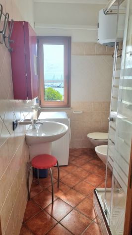 Trilocale con piscina fronte porto turistico - Foto 7