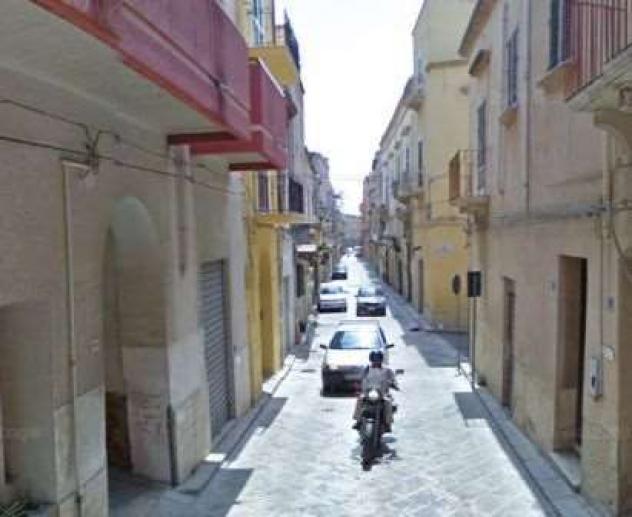 A812 - In affitto a Marsala, locale commerc., c. storico