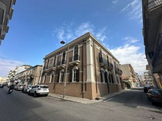AFFITTASI – REGGIO CALABRIA – VIA SBARRE CENTRALI (USO ABITAZIONE O UFFICIO)