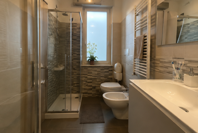 VIA BERTOLA PRESSO VIA GARIBALDI DECOROSO TRILOCALE - Foto 4