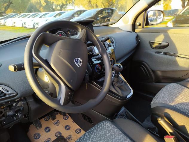 Lancia Ypsilon 1.0 FireFly 5 porte S&S Hybrid Silver - Foto 6