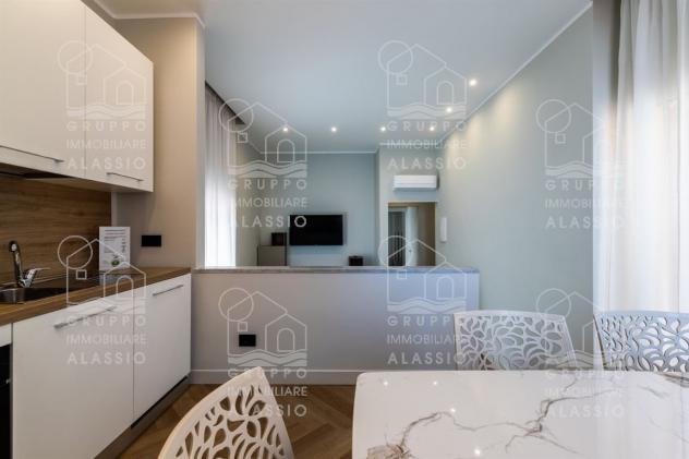 Attico fronte mare con terrazzo, solarium e posto auto – affitto annuale - Foto 7