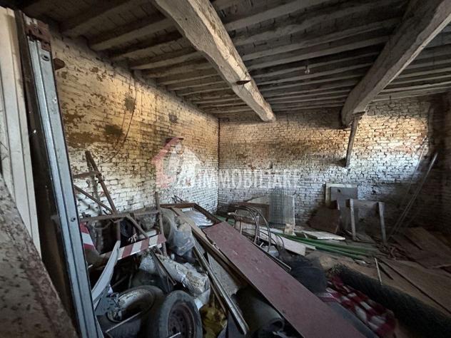 Casa indipendente da ristrutturare con giardino a Brugnolo - Foto 9