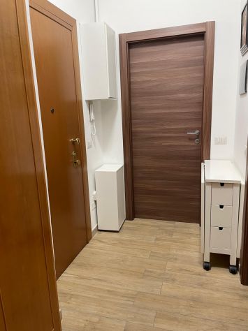 Ampia stanza in bilocale ristrutturato - BICOCCA (M5) - Foto 4