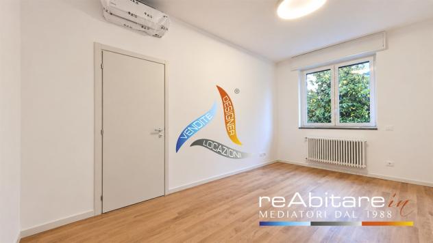 ELEGANTE VILLA SINGOLA CON GIARDINO PRIVATO E BOX – RESIDENCE ARESE 4 - Foto 5