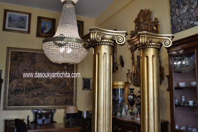 Coppia di colonne dorate alte 225 cm. con capitelli stile ionico - Foto 3