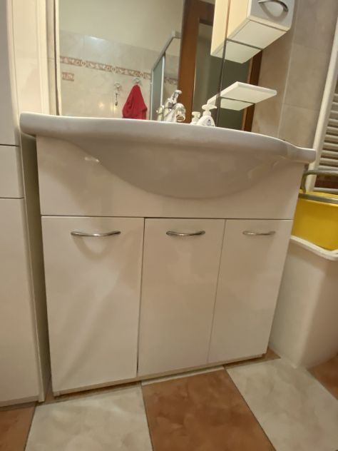 mobile bagno con lavabo e specchiera bianco - Foto 3