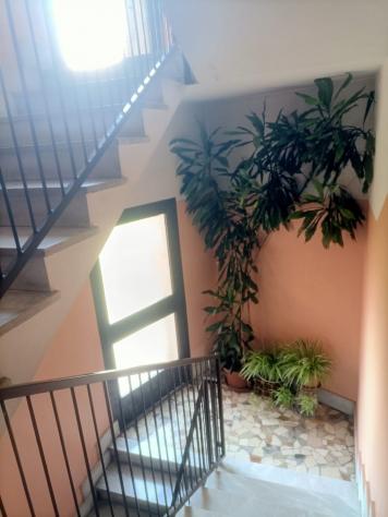 Ampio Bilocale di 76 mq Abitabile Subito con Balcone e Cantina – Vicino a Servizi e Passante FS - Foto 4