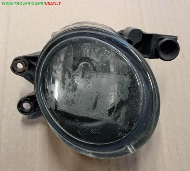 PROIETTORE FENDINEBBIA SX AUDI A4 (8E0941699B) CNTR  Parti elettriche  Fanaleria  Fendinebbia dx. AUDI - A4 - 01-01-2001 - 01-10-2004
