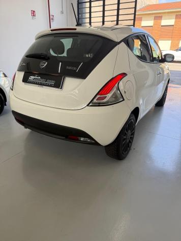 Lancia Ypsilon 1.0 FireFly 5 porte S&S Hybrid Ecochic Silver - Foto 8