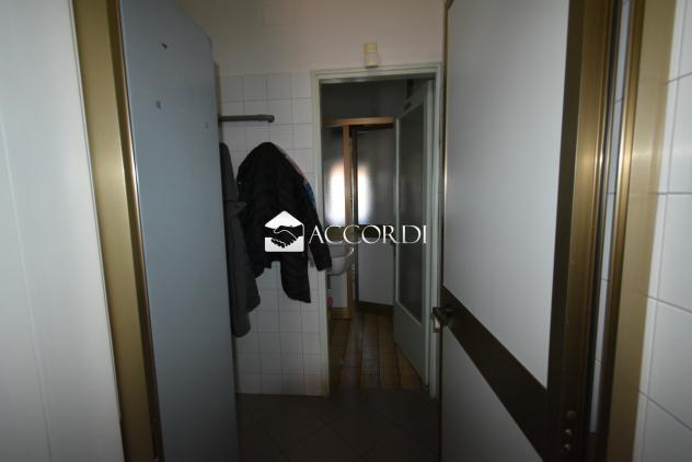 ATTIVITA'/LIC.COMMERCIALE di 3 vani e di 150 mq (CONEGLIANO) rif. DT6 - Foto 7