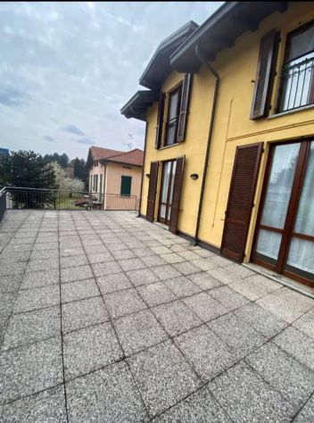 SPLENDIDO BILOCALE CON TERRAZZO A COMO